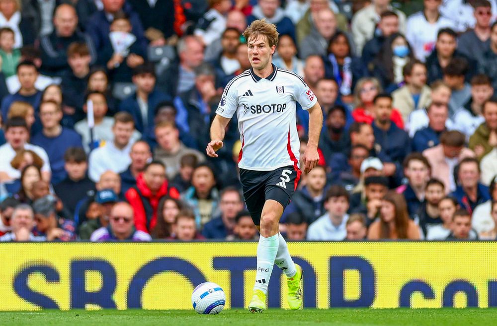 Joachim Andersen on the ball for Fulham against Chelsea Joachim Andersen on the ball for Fulham against Chelsea