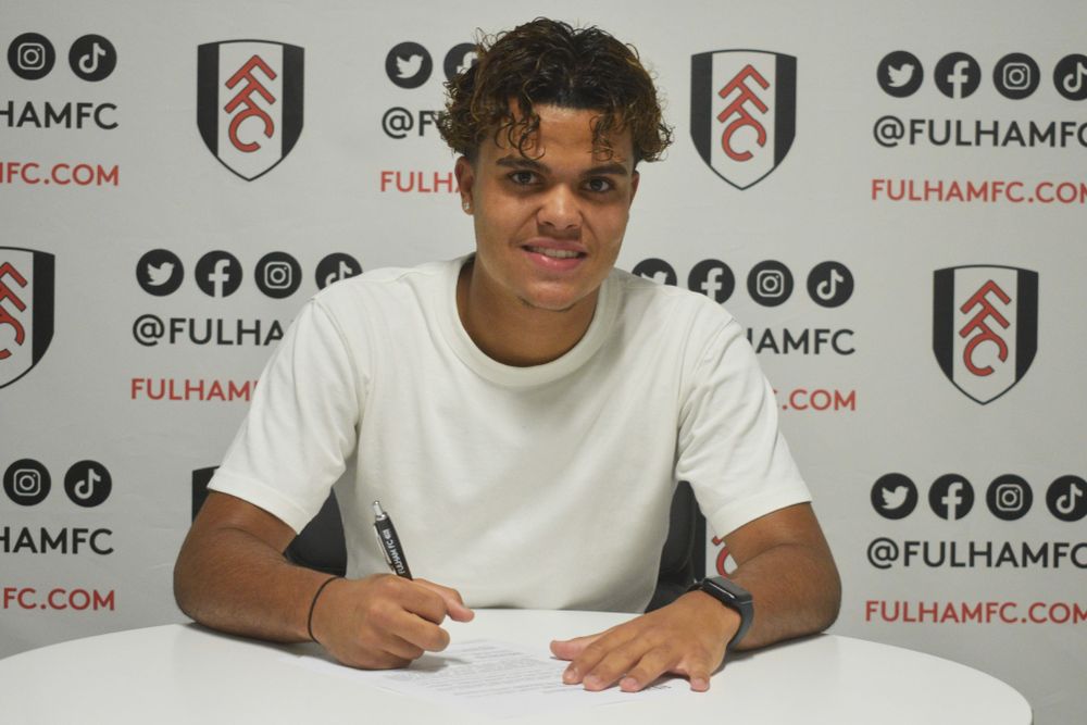 Jayden Quashie signs his first professional contract at Fulham Jayden Quashie signs his first professional contract at Fulham