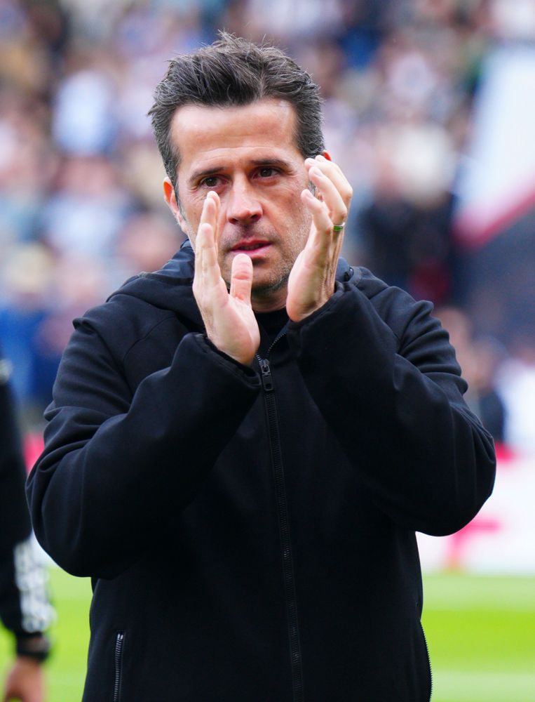 Marco Silva applauds the Fulham fans Marco Silva applauds the Fulham fans