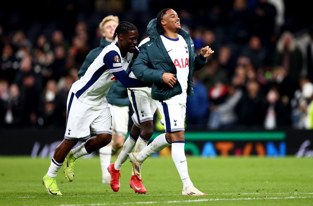 Spurs players celebrate victory over AZ Alkmaar Spurs players celebrate victory over AZ Alkmaar
