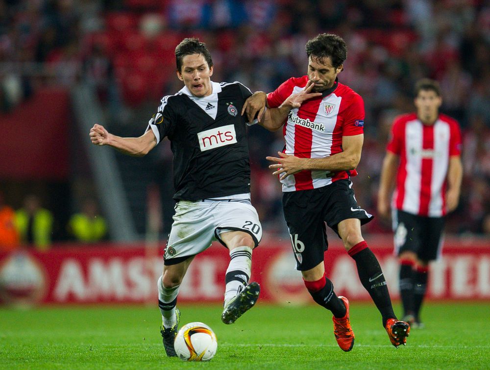 Saša Lukić in action for Partizan in the Europa League