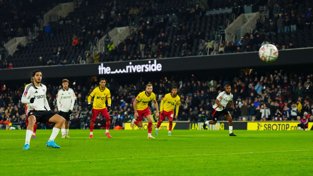 Raúl scores his penalty (shock) Raúl scores his penalty (shock)