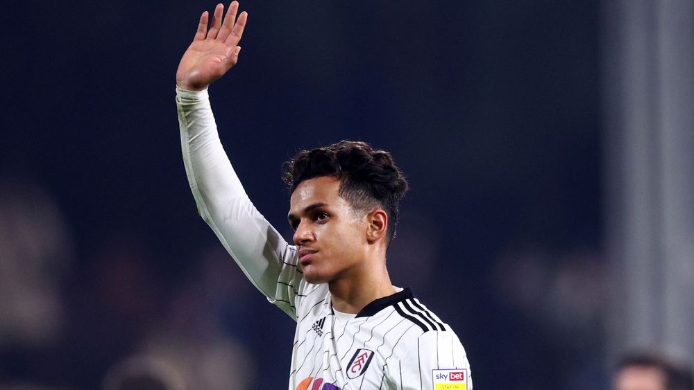 Fabio Carvalho acknowledges the Fulham fans Fabio Carvalho acknowledges the Fulham fans