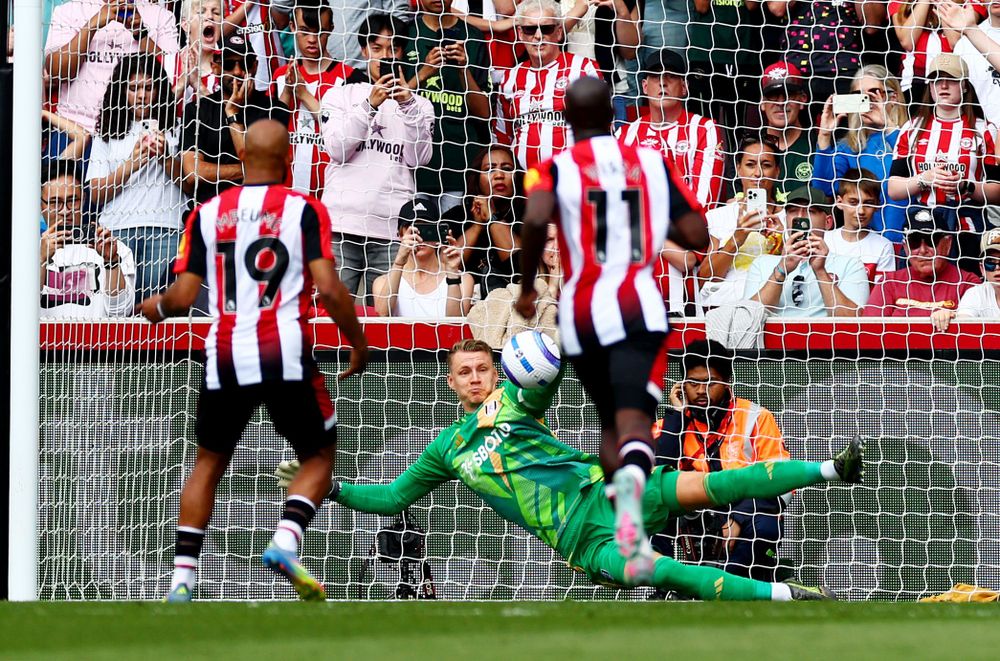 Bernd Leno saved Bryan Mbeumo's penalty Bernd Leno saved Bryan Mbeumo's penalty