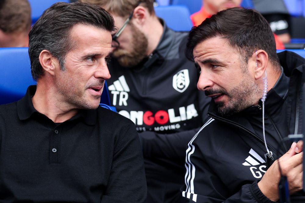 Marco Silva in discussion with assistant Gonçalo Santos