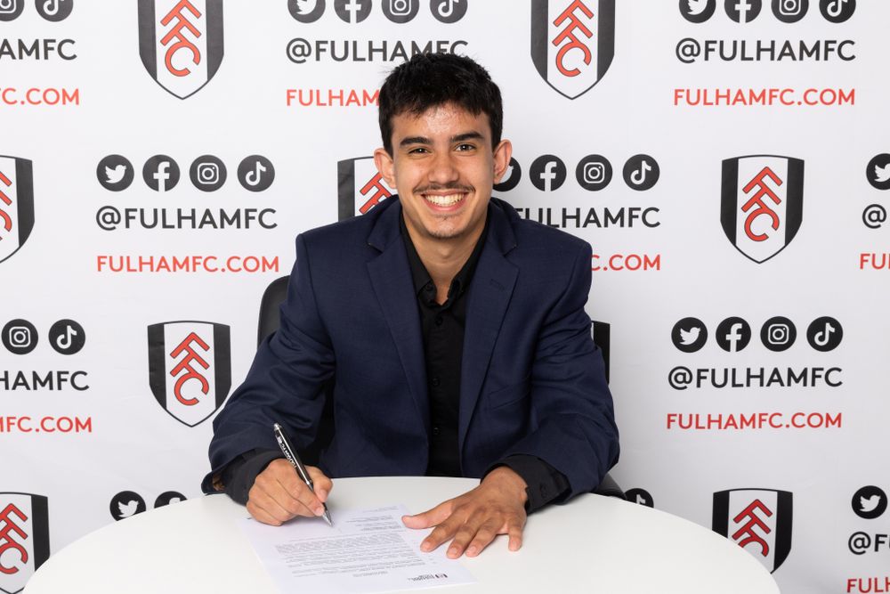 Fulham's Ruban Khan signs his scholarship Fulham's Ruban Khan signs his scholarship