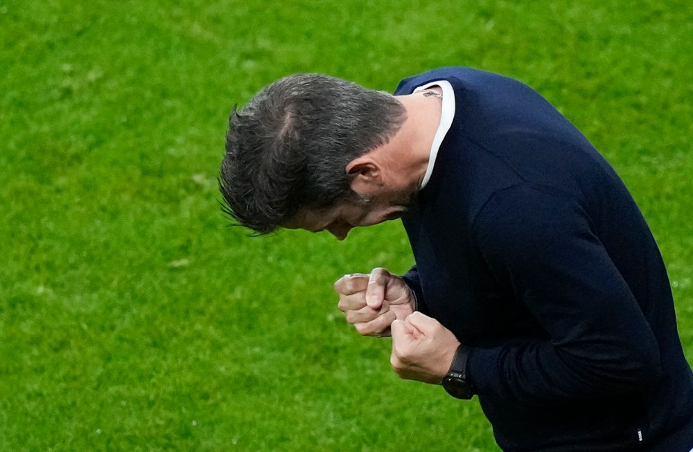 Marco Silva celebrates against Aston Villa