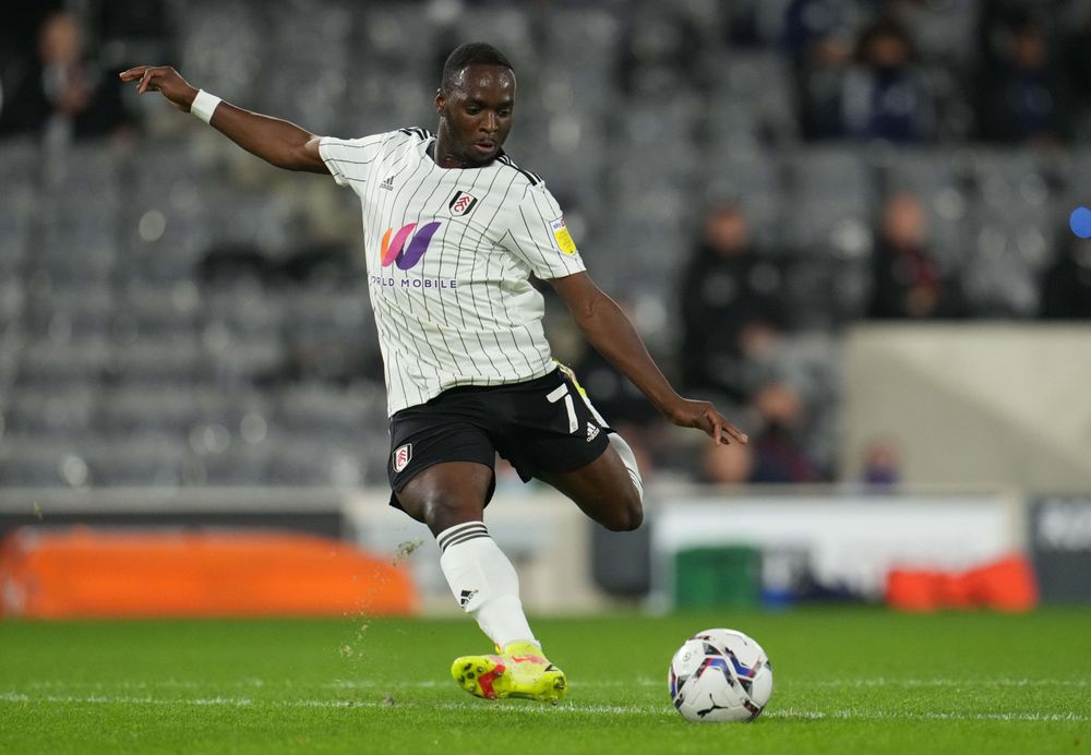 Neeskens Kebano takes aim