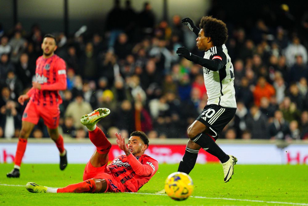 Ben Godfrey intercepts to deny Willian Ben Godfrey intercepts to deny Willian