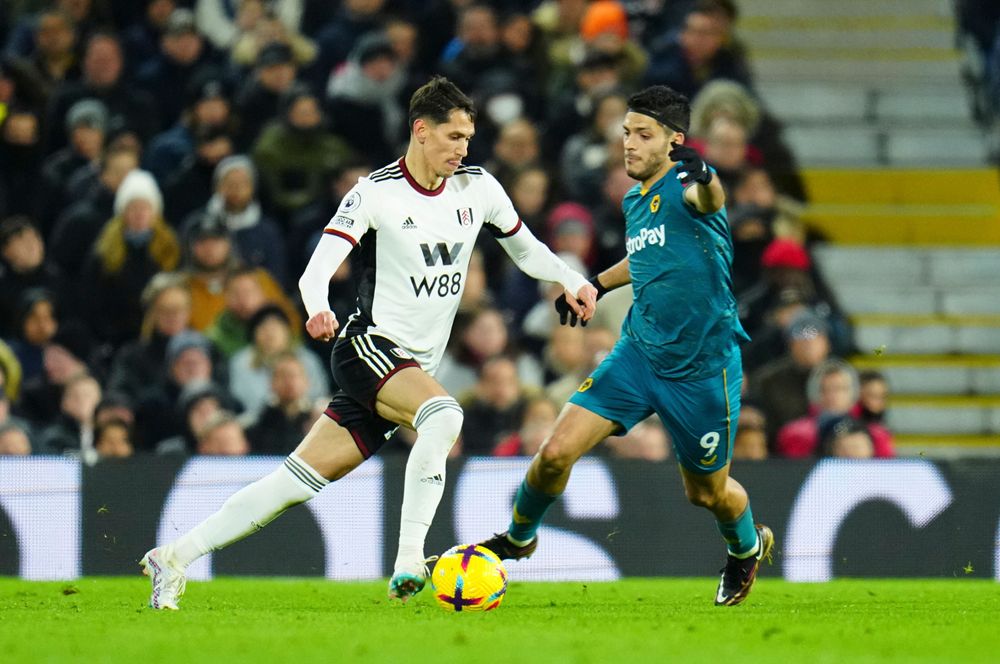 Saša Lukić on the ball against Wolves