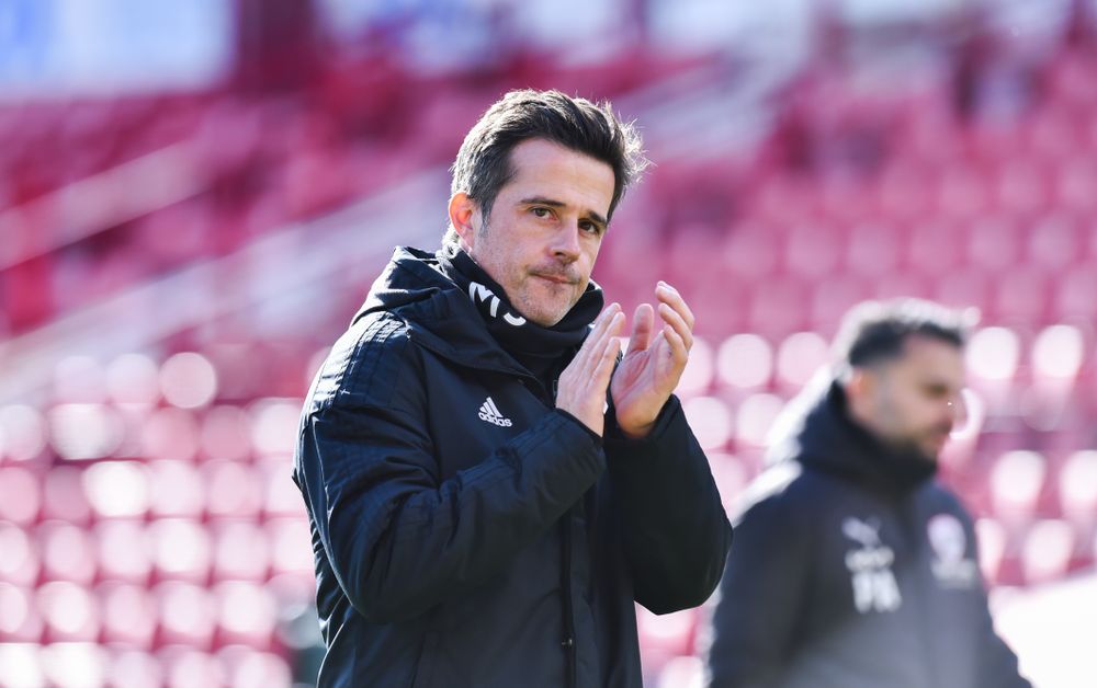Marco Silva applauds the fans Marco Silva applauds the fans