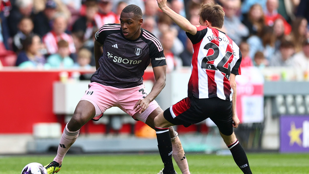 Issa Diop in match action Issa Diop in match action