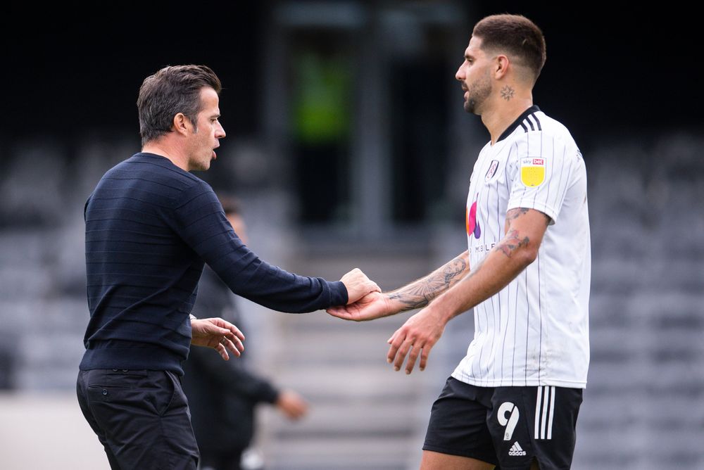 Marco Silva shakes hands with Aleksandar Mitrović