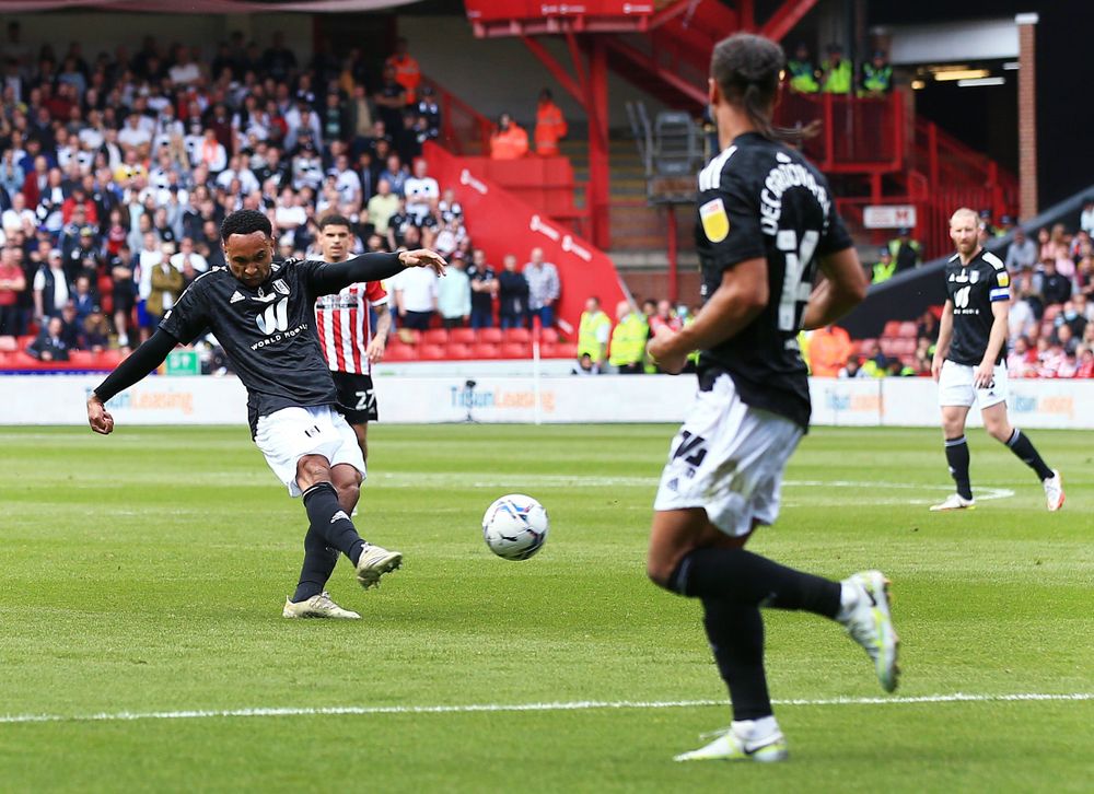 Kenny Tete tries his luck from distance Kenny Tete tries his luck from distance