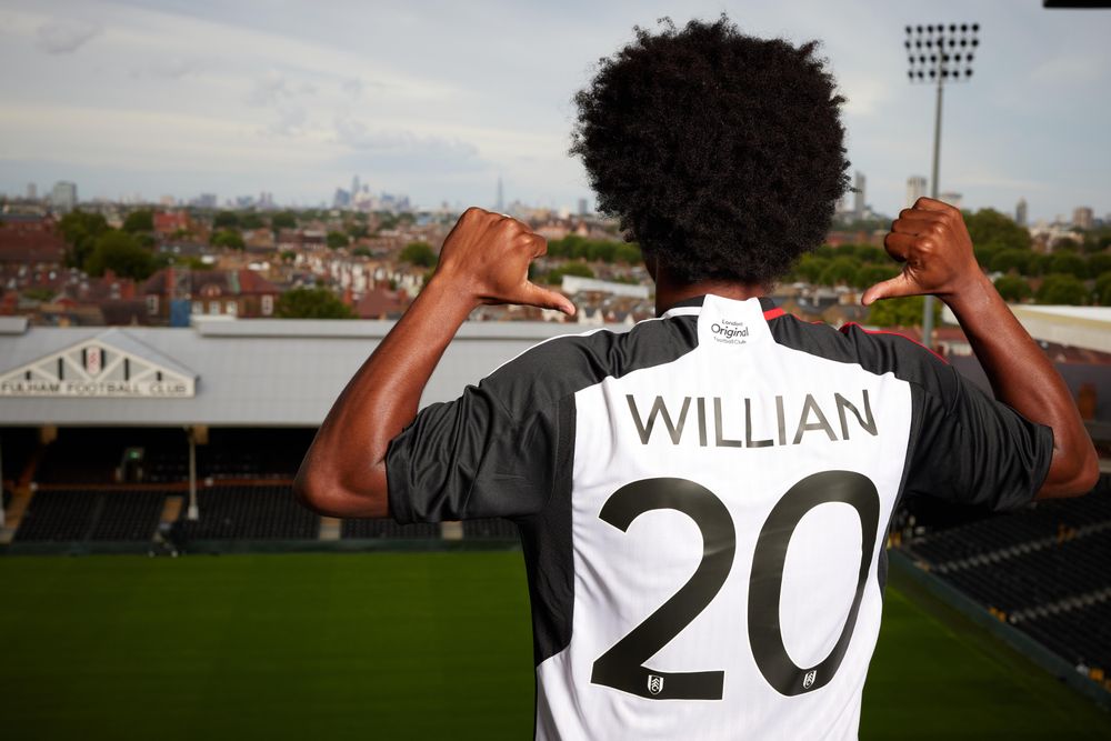 Willian poses after signing his new contract