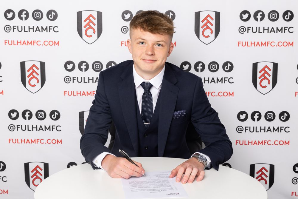 Fulham's Logan Cooke signs his scholarship Fulham's Logan Cooke signs his scholarship