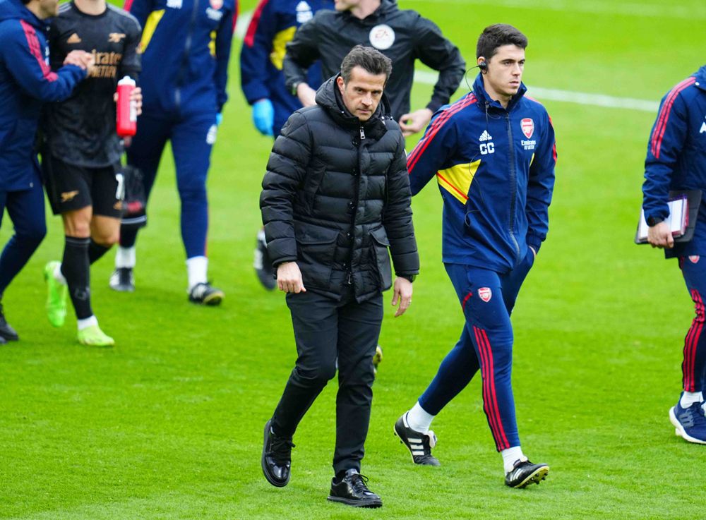 Marco Silva heads to the changing room at half-time