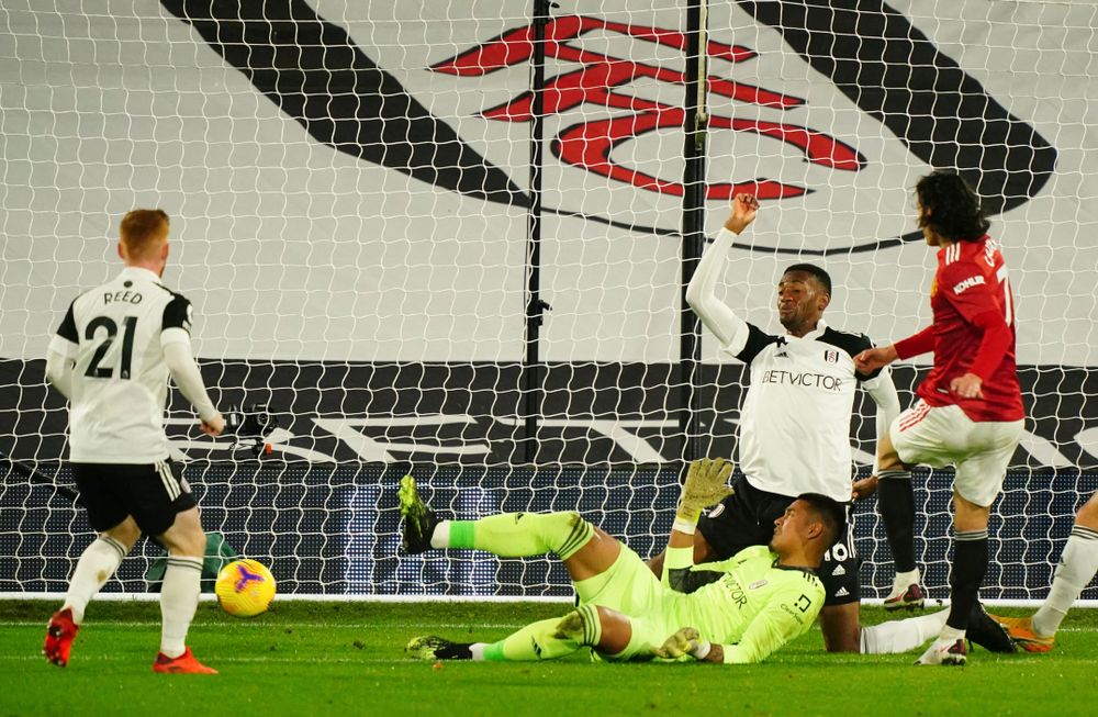 Edinson Cavani equalises for Manchester United