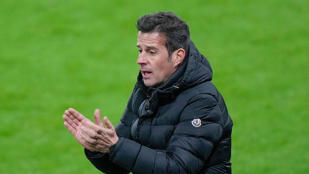 Marco Silva applauds his players