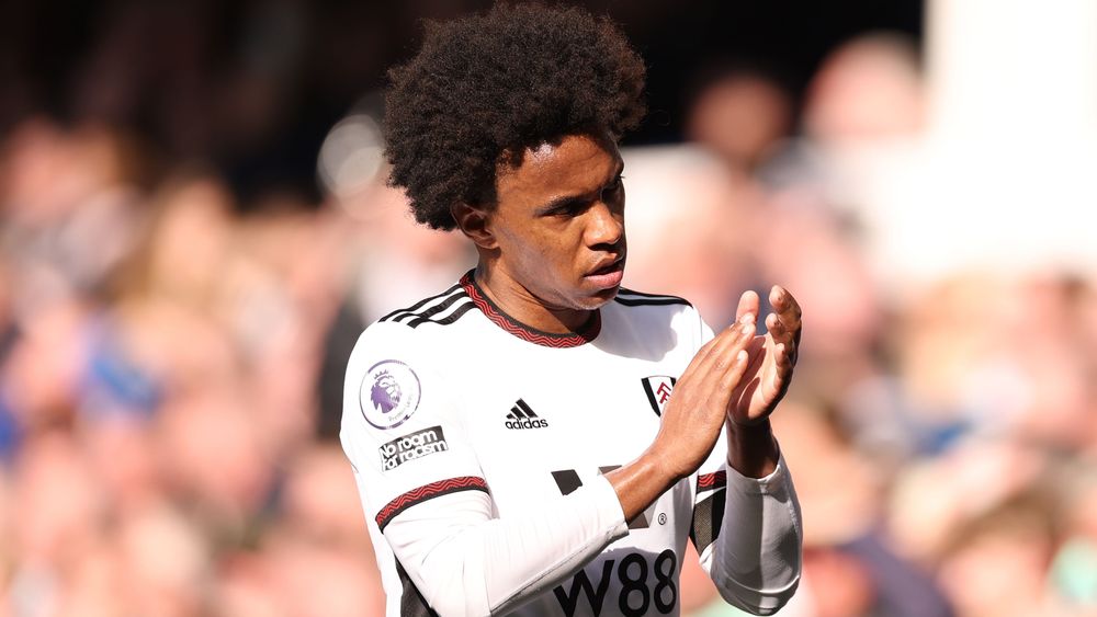 Willian applauds the Fulham fans at Goodison Park