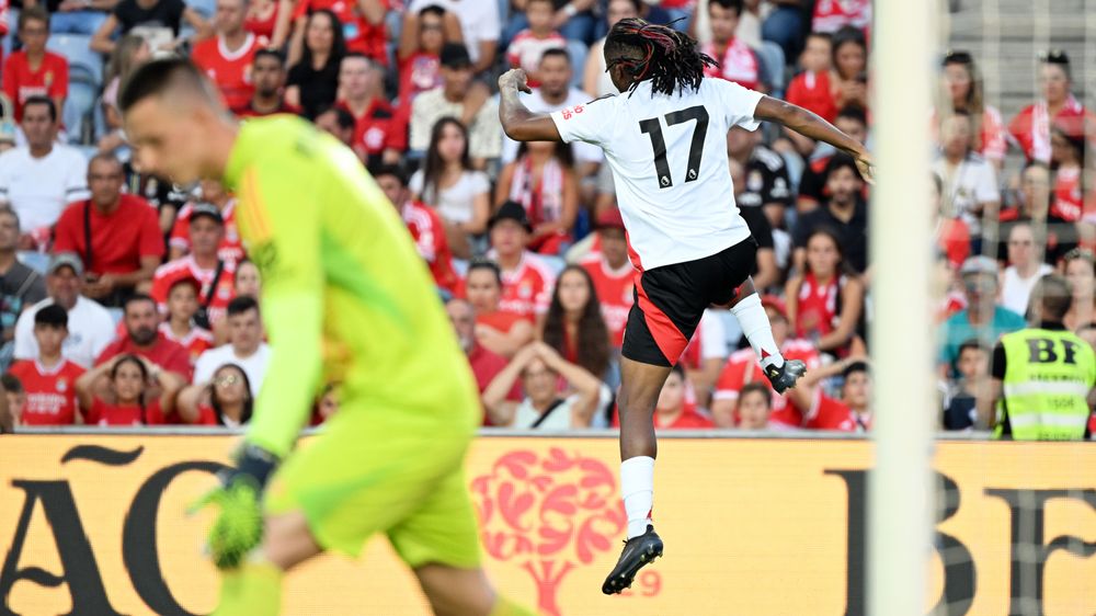 Alex Iwobi celebrates scoring against Benfica