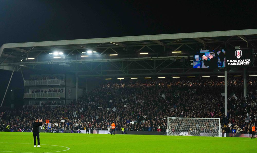 Marco Silva applauds the Fulham fans Marco Silva applauds the Fulham fans