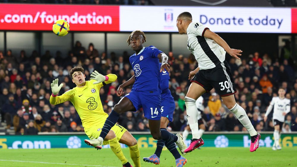 Carlos Vinicius scores the winner against Chelsea