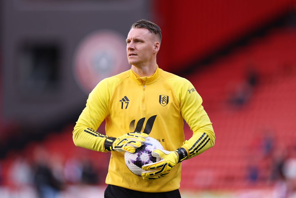 Bernd Leno warms up Bernd Leno warms up