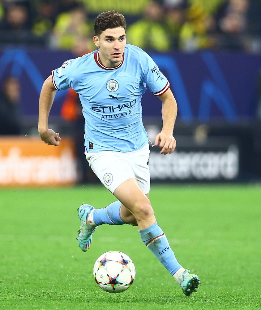 Julian Alvarez in action for Manchester City against Borussia Dortmund