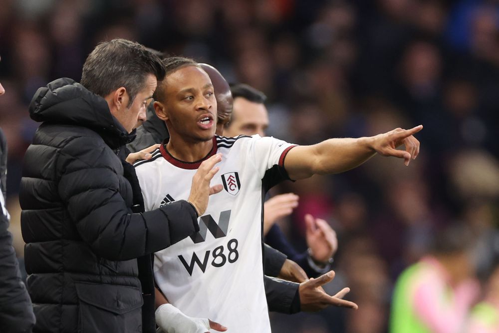 Marco Silva gives Bobby De Cordova-Reid some instructions Marco Silva gives Bobby De Cordova-Reid some instructions