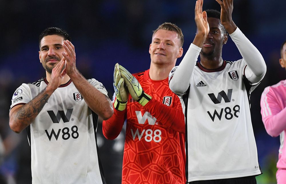 Leno applauds the fans