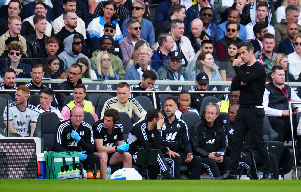 Marco Silva on the touchline against Man City