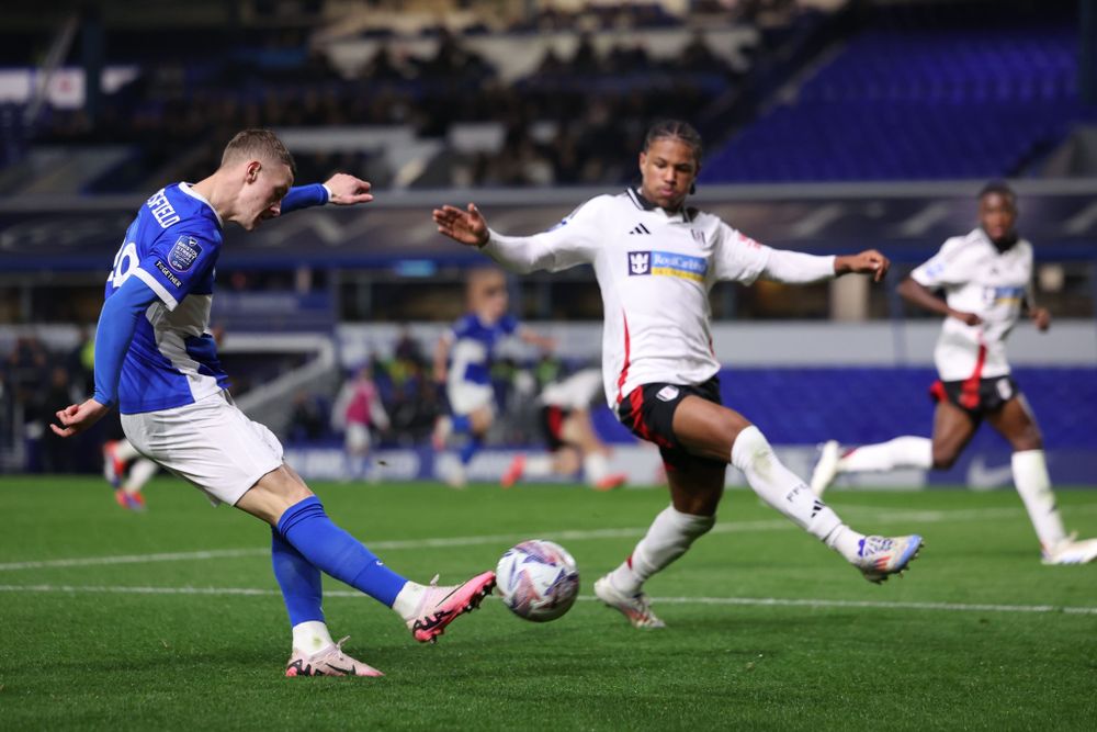 Birmingham City's Jay Stansfield takes a shot at goal against Fulham U21s