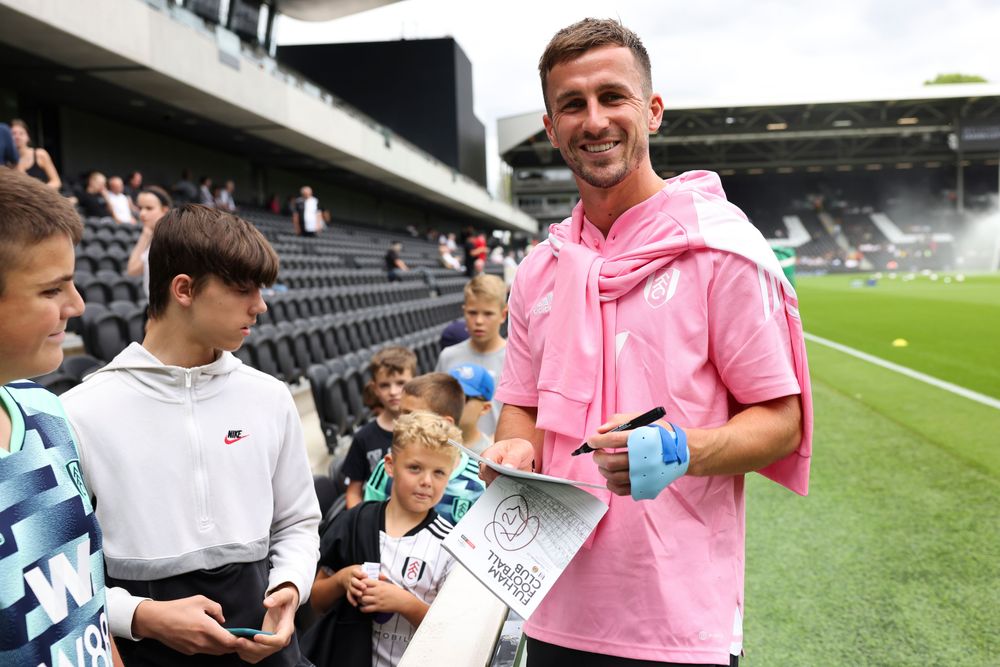 Joe Bryan gives a fan his autograph