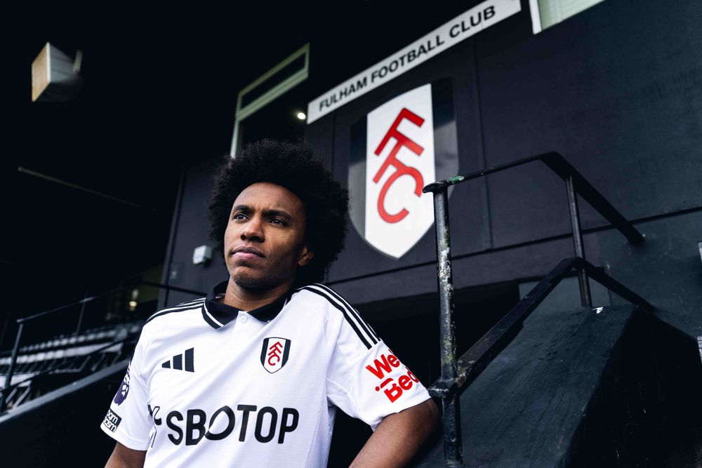 Willian signs for Fulham Willian signs for Fulham