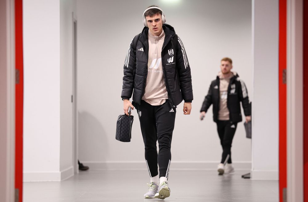João arrives. João arrives.