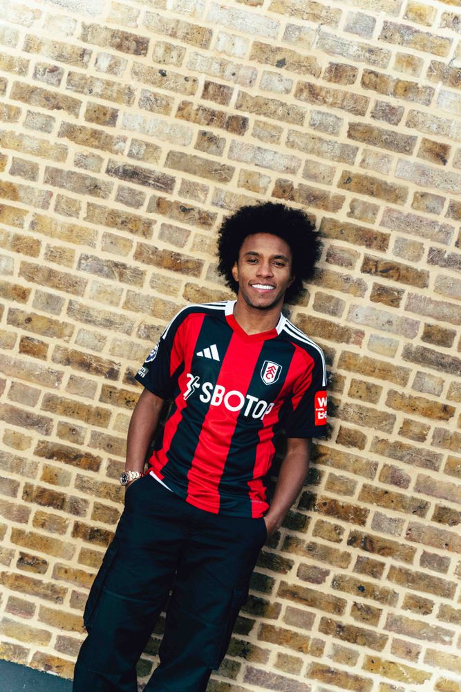 Willian signs for Fulham Willian signs for Fulham
