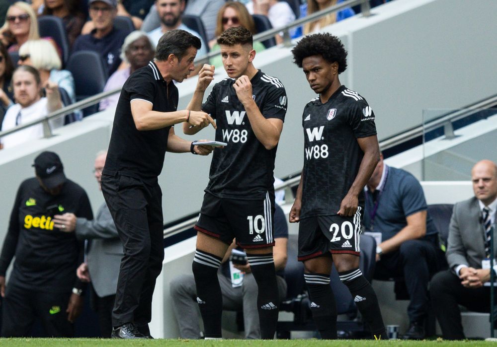 Marco Silva issues instructions to Tom Cairney and Willian