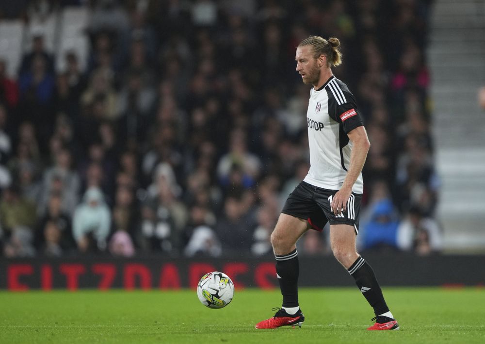 Tim Ream on the ball Tim Ream on the ball