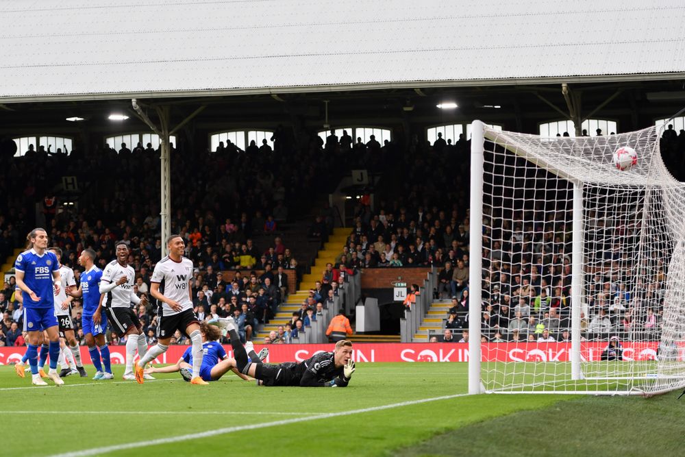 Willian's free-kick goes all the way in