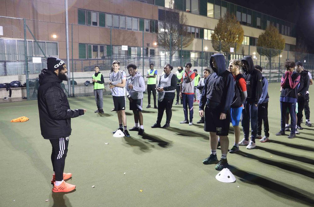 Hussein takes a Kicks session Hussein takes a Kicks session
