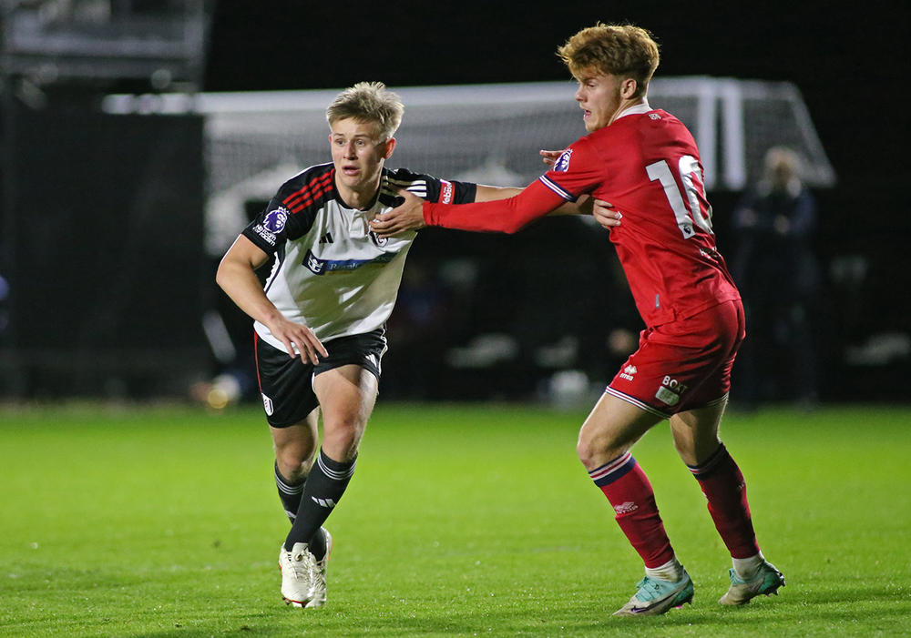 De Fougerolles battles with a Boro man