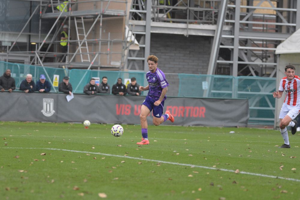 Ollie Gofford puts a cross into the box for Fulham U21s Ollie Gofford puts a cross into the box for Fulham U21s