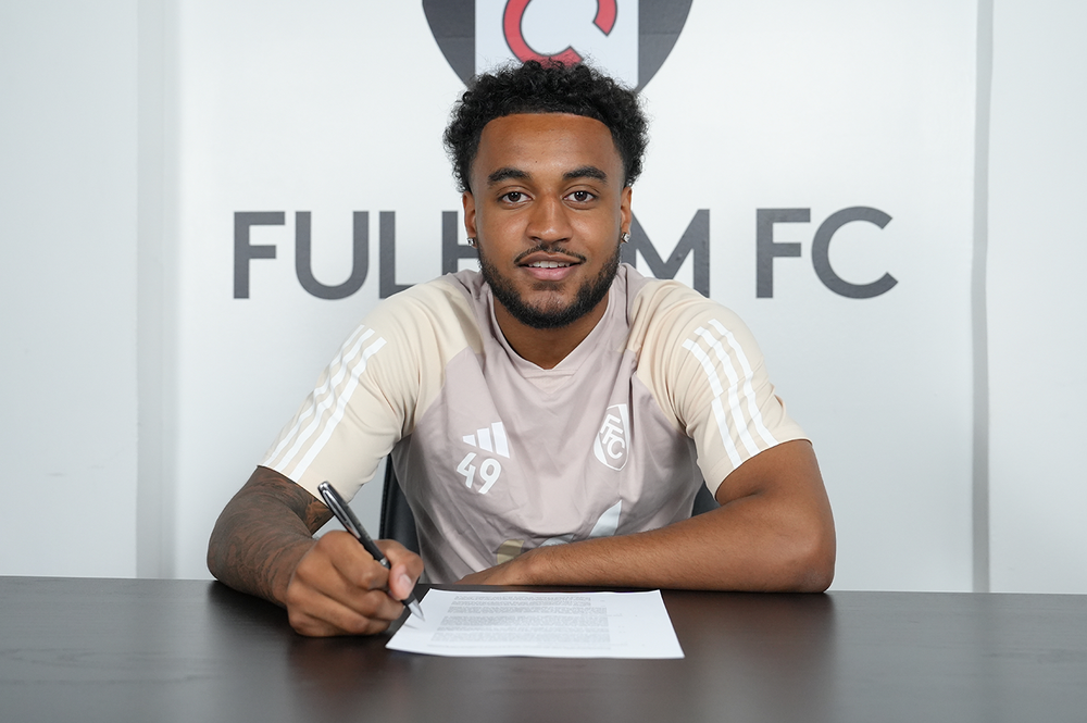 D'Auria-Henry signs D'Auria-Henry signs