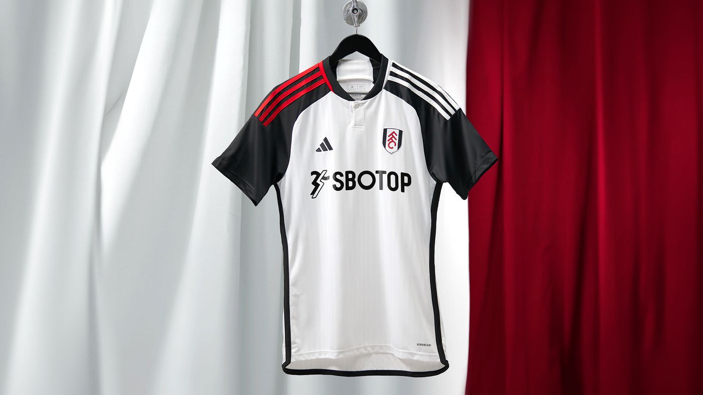 Il Fulham ha presentato la nuova maglia per la prossima Premier League