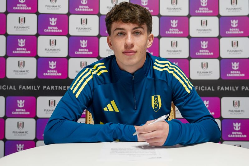 Casey signs